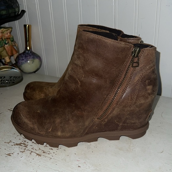 EUC Sorel Joan of arctic Brown suede  Leather Ankle Boots wedges size 8.5 - Picture 1 of 8